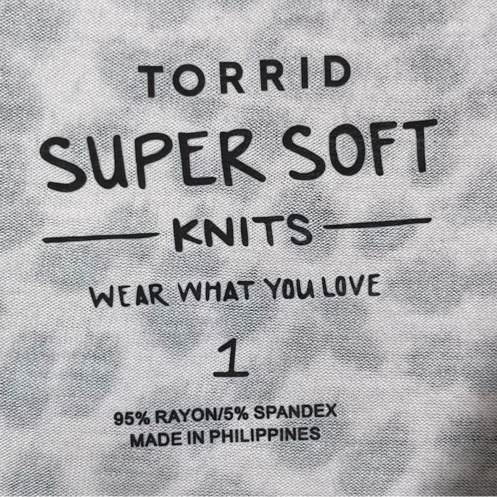 Torrid | Leopard Print Super Soft V-Neck T-Shirt Size 1X - Picture 11 of 13